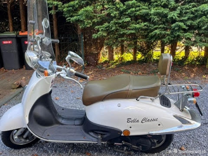 Retro Bella Classic Scooter 